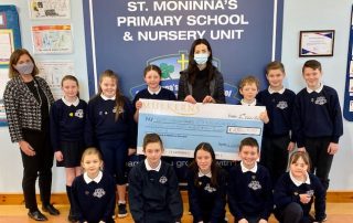 Isobel Temple, Principal Cloughogue PS and pupils receive Cash Prize of £250 from Kelly McKeown, Mulkerns SPAR / Eurospar